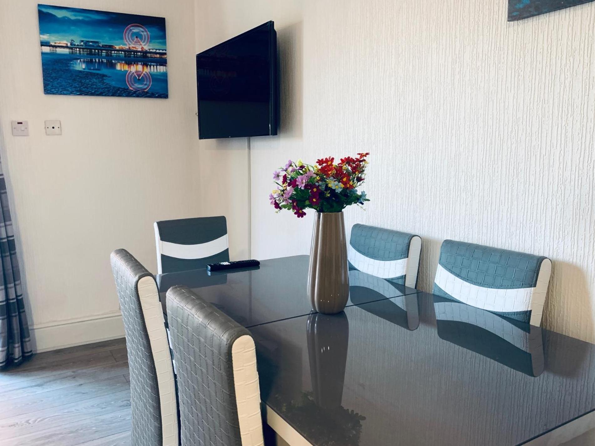 The Whitehouse Holiday Apartments Blackpool Exteriör bild